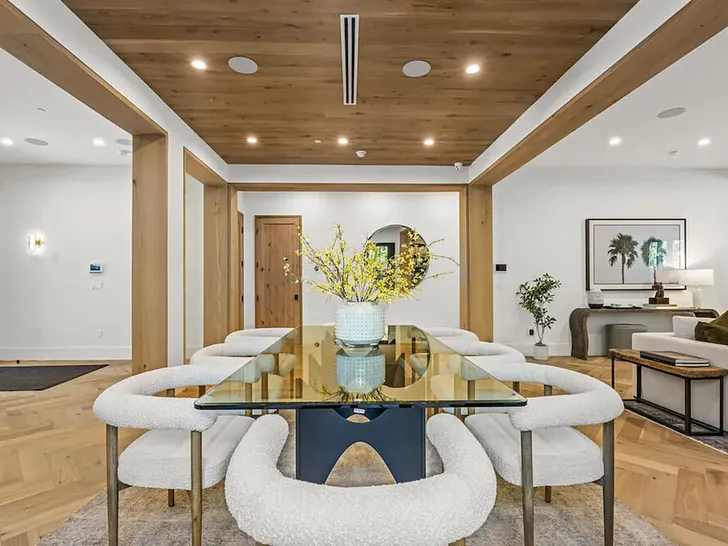 0629-Peta-Murgatroyd-and-Maks-Chmerkovskiy-Lists-LA-Home-For-Rent-Sub2