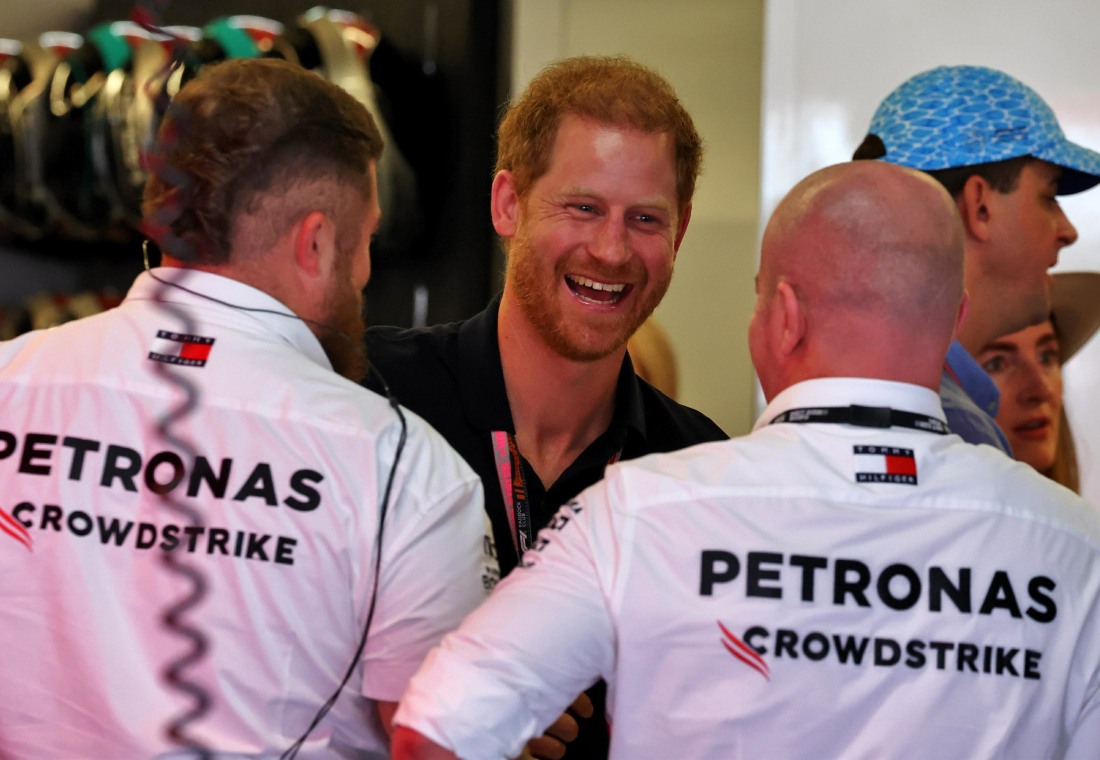 Is David Beckham planning to dam Prince Harry from the World Cup? 2 BGUS 2757923 014