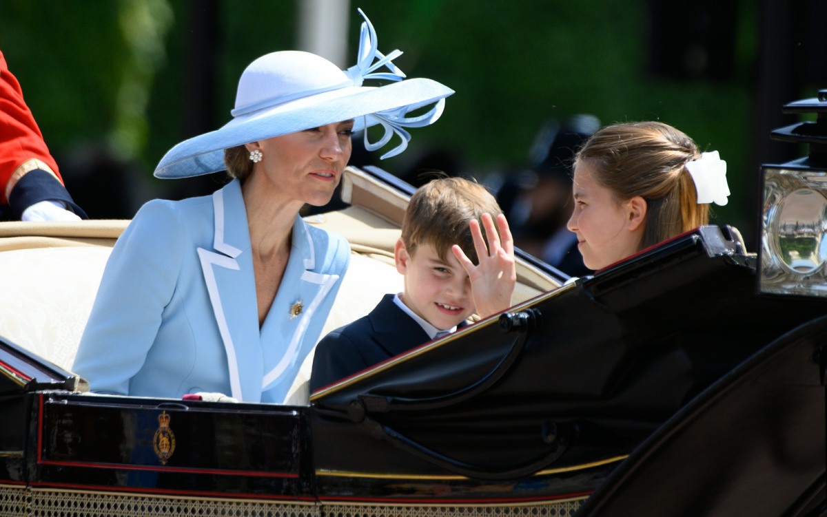 Princess Kate wore a sky blue Catherine Walker for Trooping the Shade 2 aa avalon 1109921372