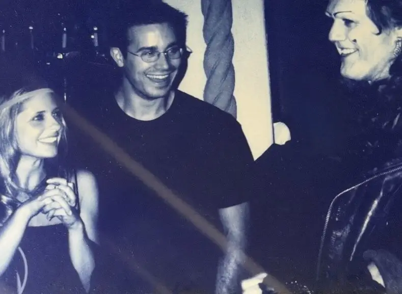 Sarah Michelle Gellar (left), Freddie Prinze Jr (center) and Anthony Head