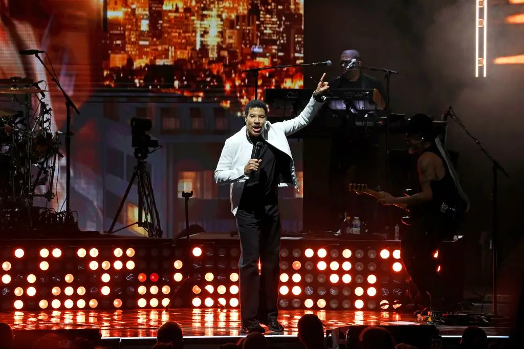 Lionel Richie on stage
