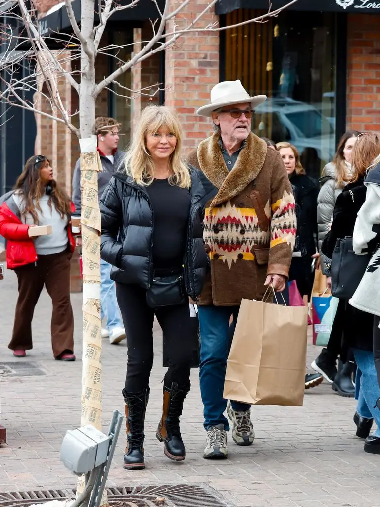 Goldie Hawn reveals what would influence her relationship with Kurt Russell 4 Goldie Hawn and Kurt Russell are seen on December 23, 2024 in Aspen, Colorado