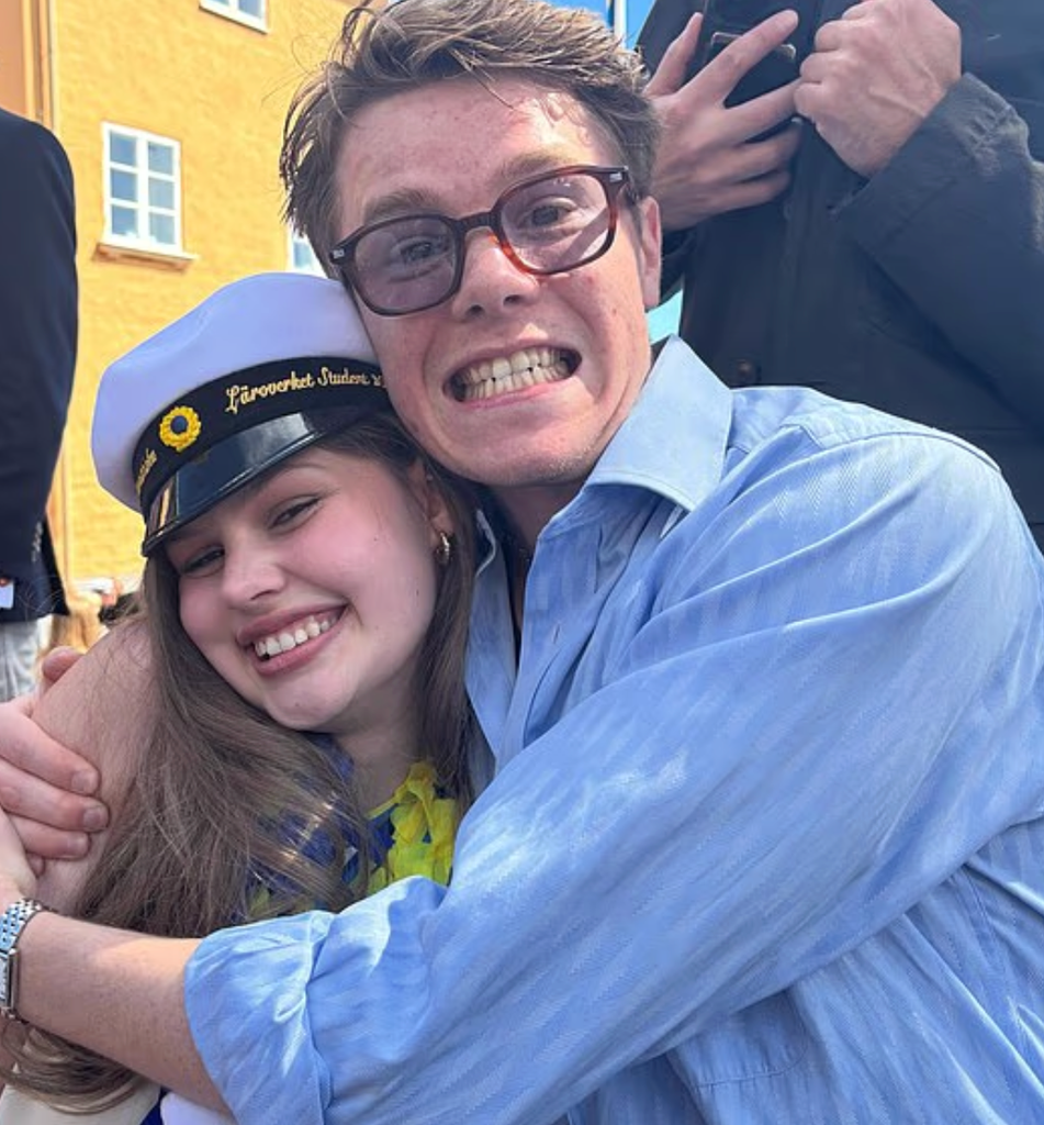 Dawson Creek star shares touching tribute as daughter celebrates milestone 3 Birdie gets a hug from her friend