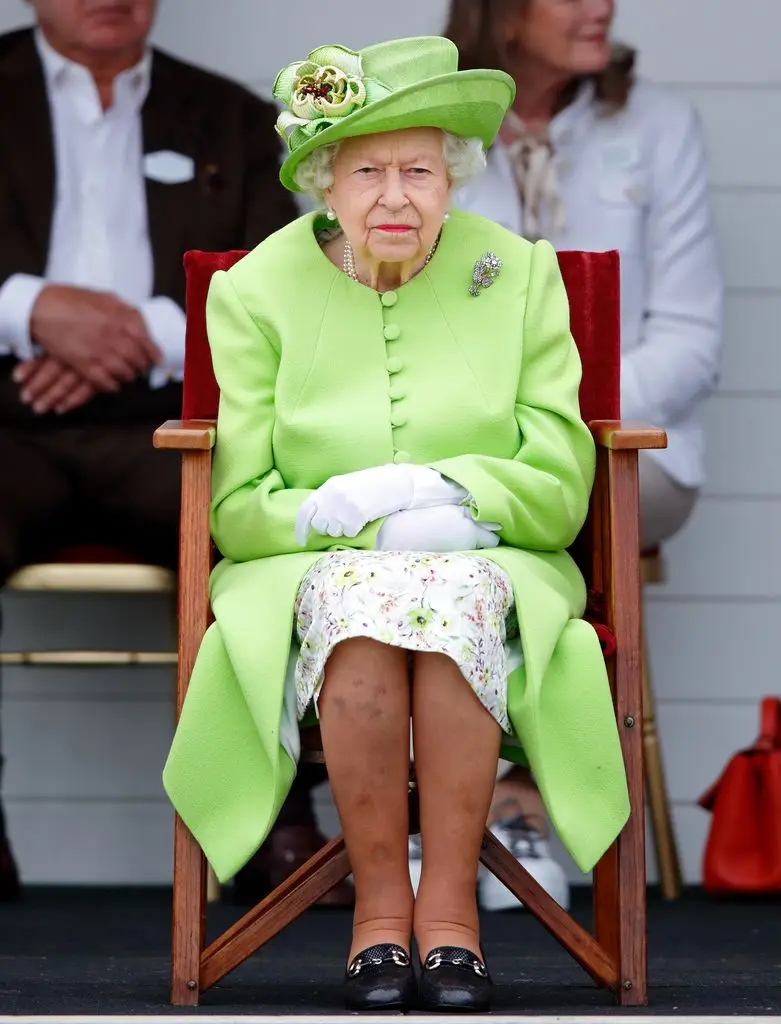 King Charles' Largest Occupied Fortress Seems So Completely different in Earlier than and After Photographs 1 Queen Elizabeth II with a stern expression sitting with her arms crossed in a green coat