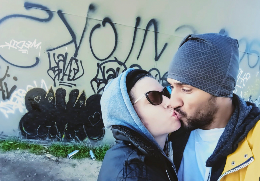 Daveigh Chase's Ex-Supervisor Points Stern Warning About Boyfriend's GoFundMe After His Tragic Dying 1 Roy Hernandez Daveigh Chase Kiss