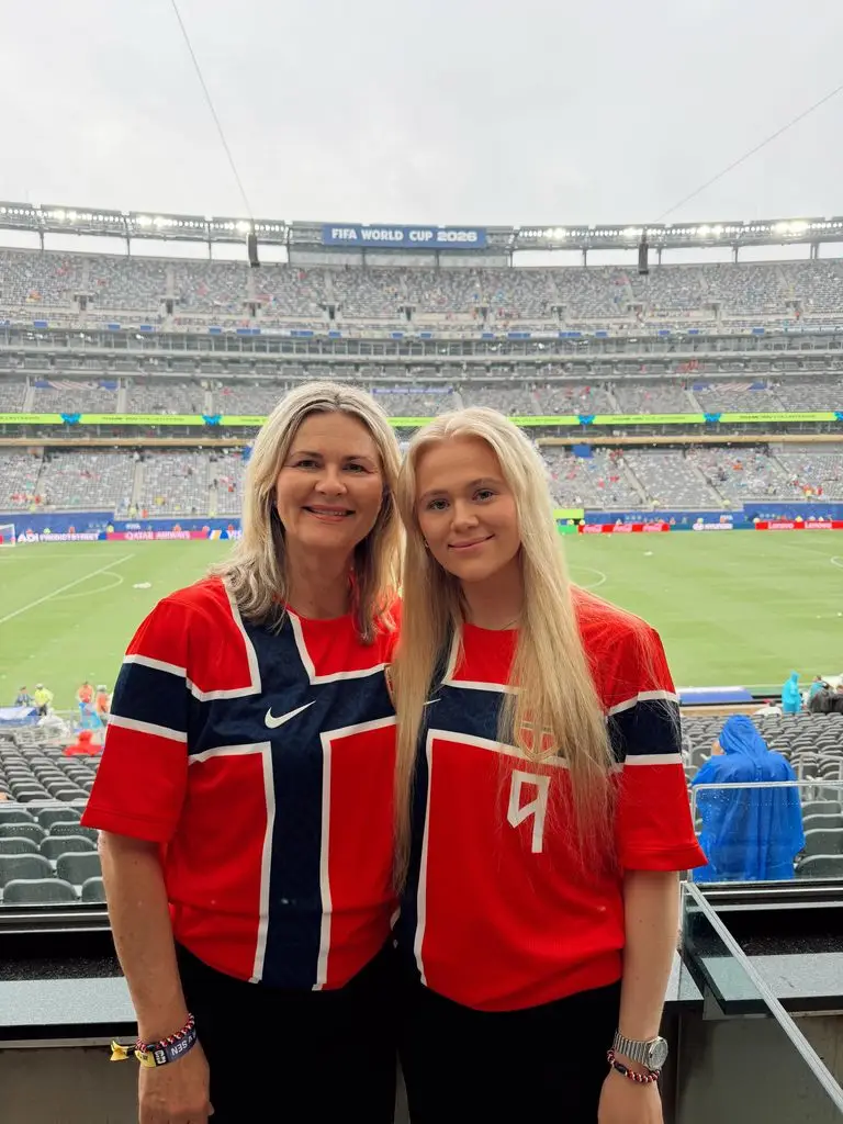 Gabrielle Haaland with her mom