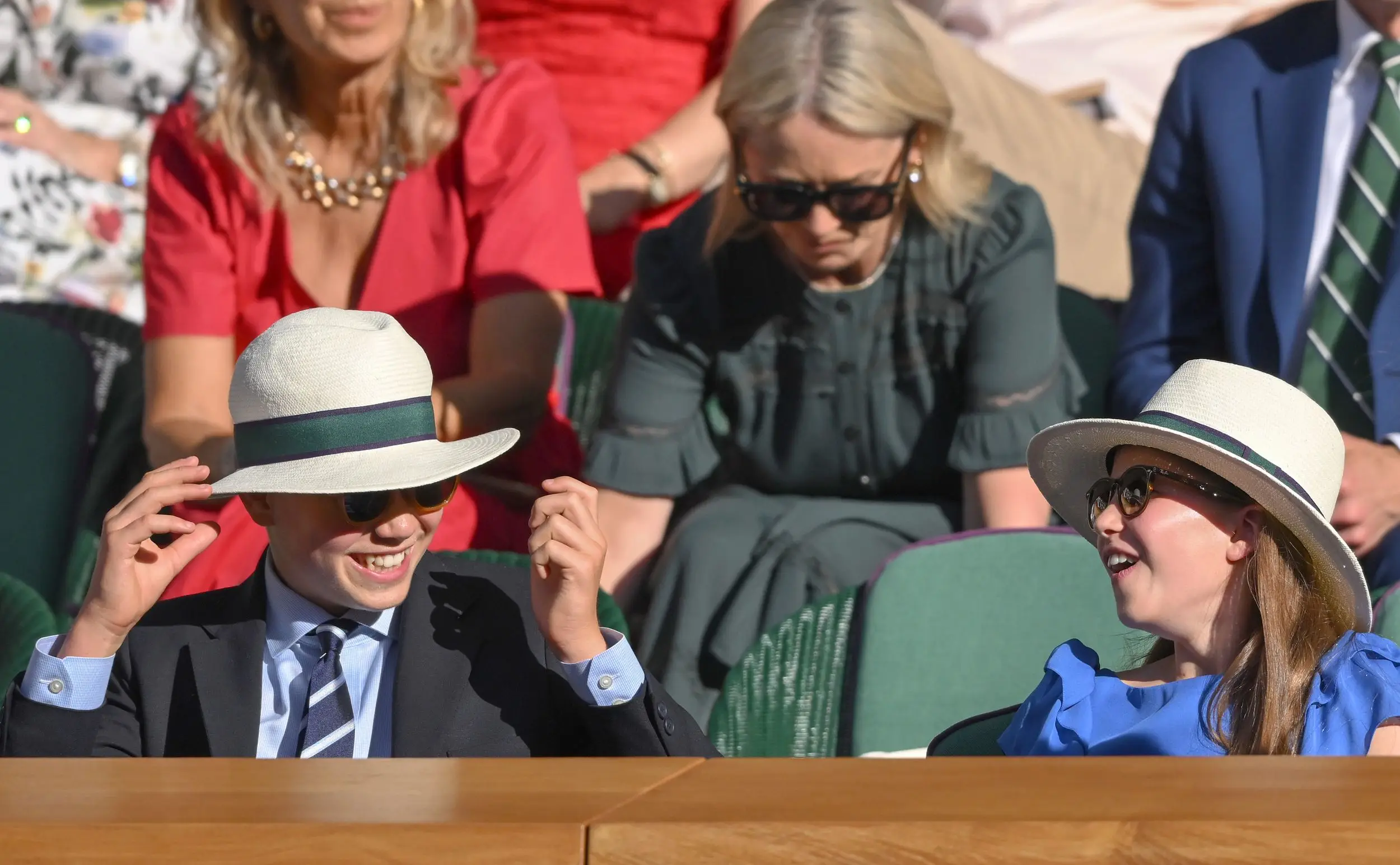 How Prince William and Kate Middleton Make Each Second Rely 1 Fun in the sun for Prince George and Princess Charlotte at Wimbledon