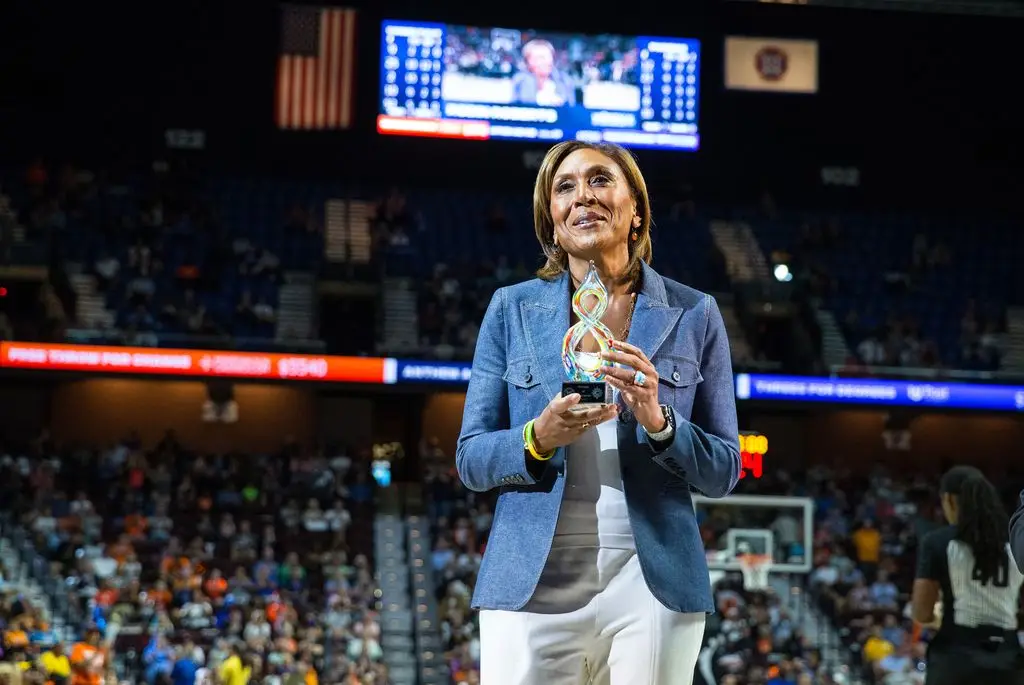 Robin Roberts Reprising Particular Function Earlier than Internet hosting GMA Amid Reunion With Former Co-Star Almost 30 Years Later 2 Robin Roberts