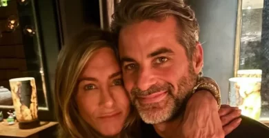 Jennifer Aniston's loved-up weekend with Jim Curtis has fans asking a surprising question