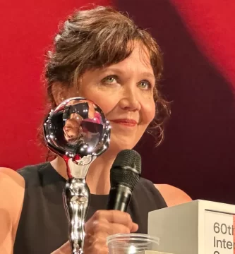 Maggie Gyllenhaal on loving directing, not celebrating the 4th of July 3 Maggie Gyllenhaal on loving directing, not celebrating the 4th of July