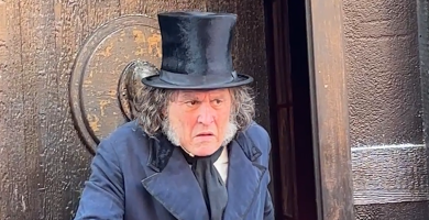 Johnny Depp debuts the Ebenezer Scrooge look with a shock at Comedian-Con 30 Johnny Depp debuts the Ebenezer Scrooge look with a surprise at Comic-Con