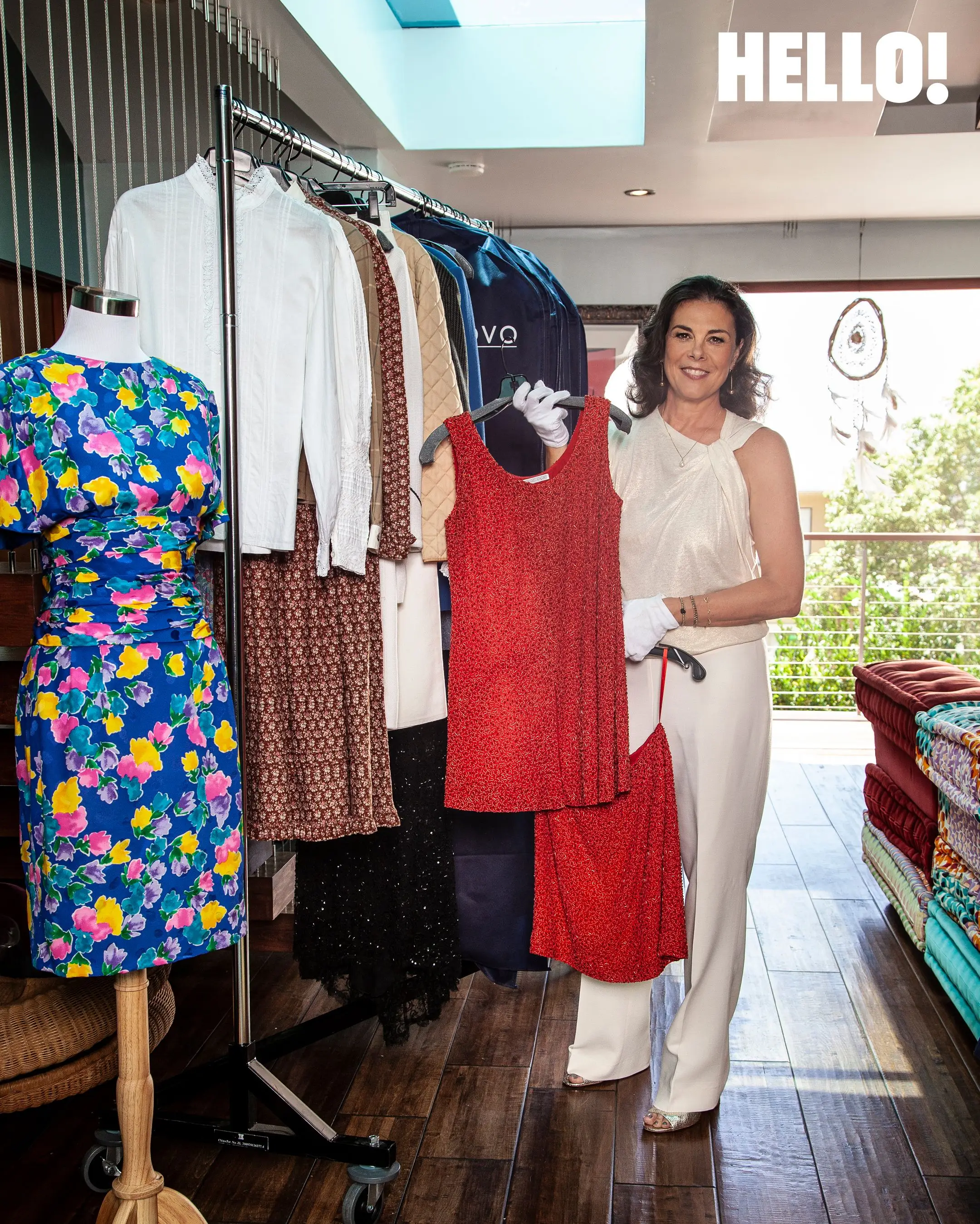 Meet Princess Diana's No 1 Fan Who Collects Diana's Outdated Stuff – and Would not Let Kate Middleton or Meghan Markle Borrow Them 3 Renae Plant presents several objects belonging to Princess Diana