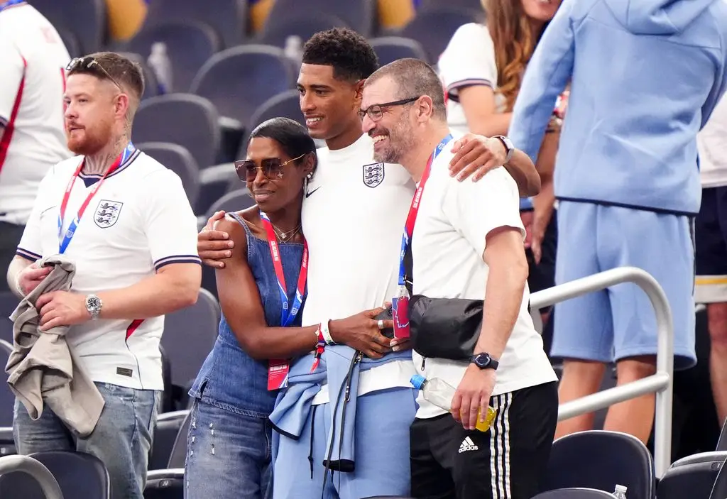 The large sum of money England constructed from the World Cup 1 Jude Bellingham, in England, with his mother Denise and father Mark