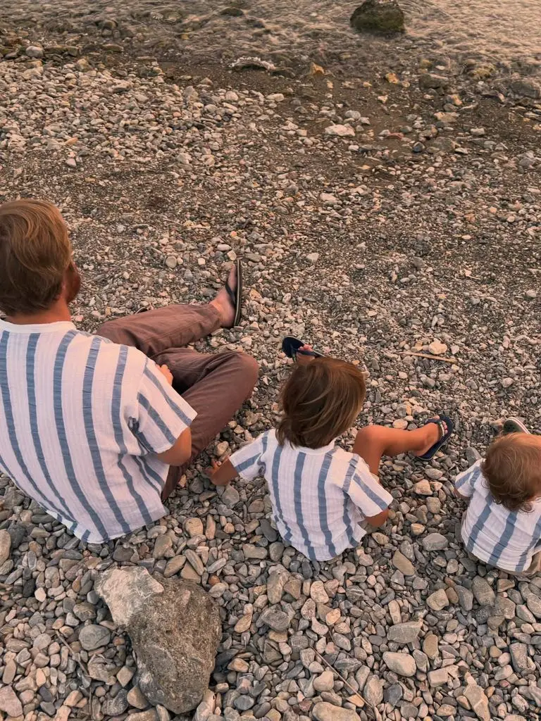 Kurt Russell's Son Boston Russell Makes Extremely-Uncommon Look in Household Images That includes Goldie Hawn 2 Wyatt Russell and his sons, shared via Instagram