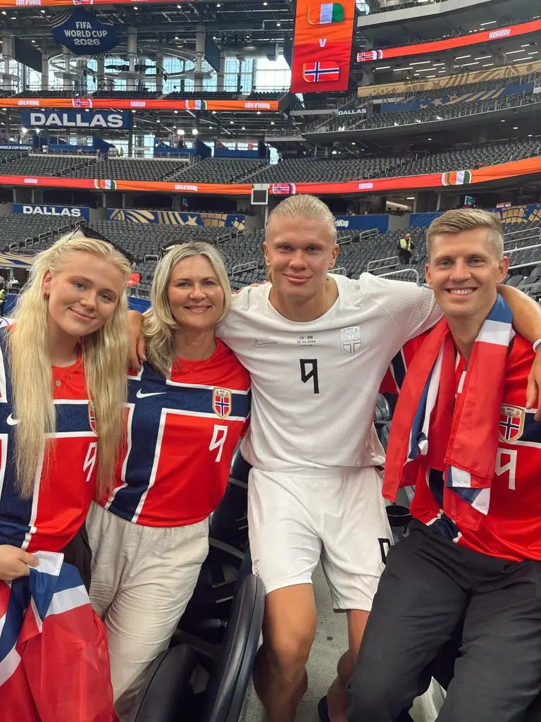 Astor Haaland with his brothers and sisters and his mother