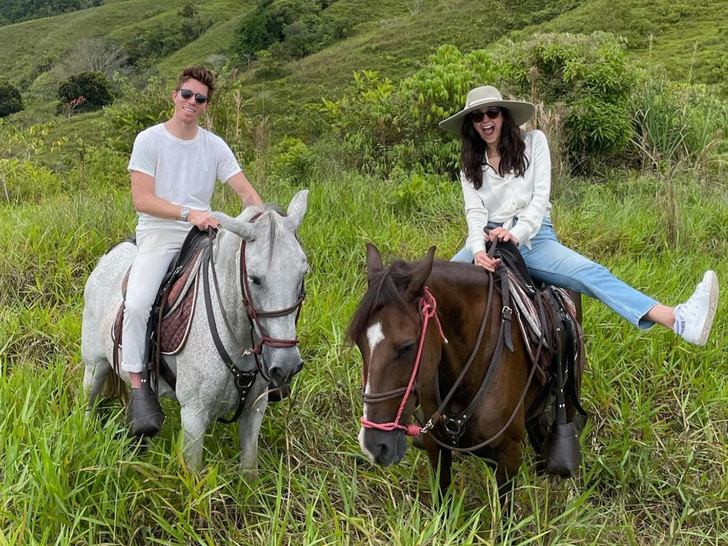 Shaun White is relationship a thriller blonde in Los Angeles 3 Shaun White and Nina Dobrev together