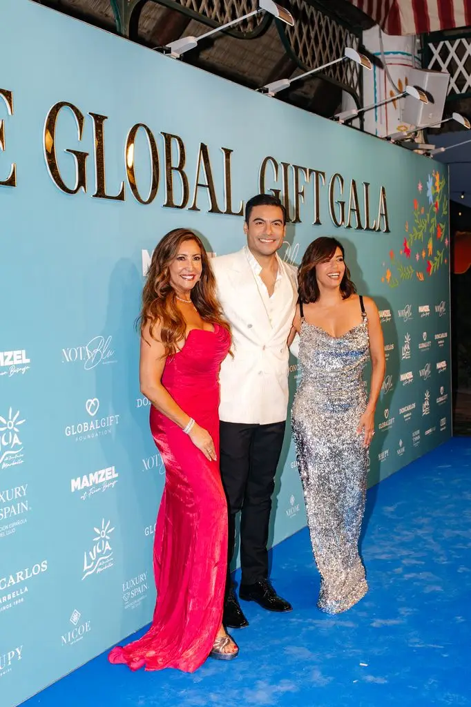 Eva Longoria dazzles in plunging silver costume as she hosts glamorous Marbella charity gala 3 Eva made an important speech at the gala