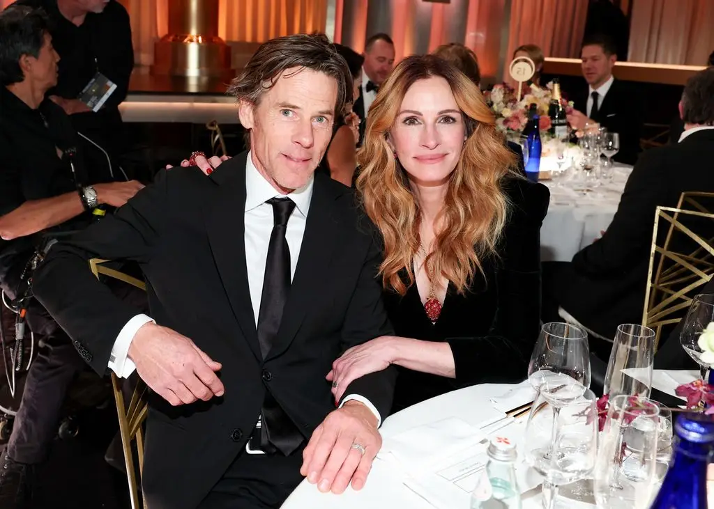Julia Roberts' Hardly ever Seen Daughter Hazel Is Her Double on Trendy Outing 4 Danny Moder - Julia Roberts