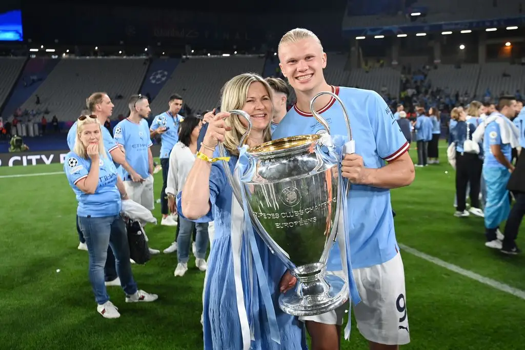 Erling Haaland of Manchester City poses for a photo with Gry Marita Braut and the UEFA Champions League trophy after the team's victory during the 2022/23 UEFA Champions League Final match between FC Internazionale and Manchester City FC at the Ataturk Olympic Stadium on June 10, 2023 in Istanbul, Türkiye