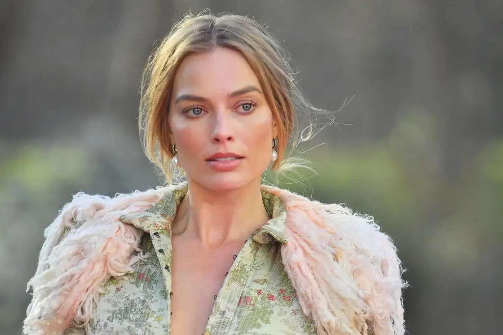 Margot Robbie attends the "Withered Heights" London Photocall at Spencer House on February 4, 2026 in London, England. (Photo by Dave Bennett/WireImage)