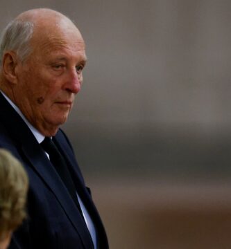 “The state of well being of King Harald of Norway is extraordinarily severe” 1 “The state of health of King Harald of Norway is extremely serious”