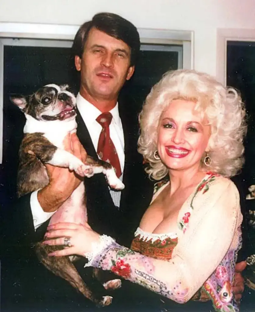 Dolly Parton and Carl Dean go back in time holding a dog