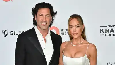 Why Dancing With the Stars alumni Peta and Maks moved to Florida 1 DWTS' Peta Murgatroyd and Maksim Chmerkovskiy cry as they reveal they moved from Los Angeles to Florida