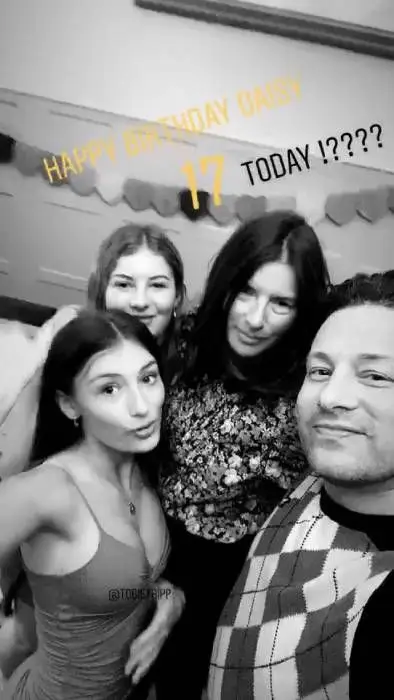 Jamie Oliver's daughter's daisy party