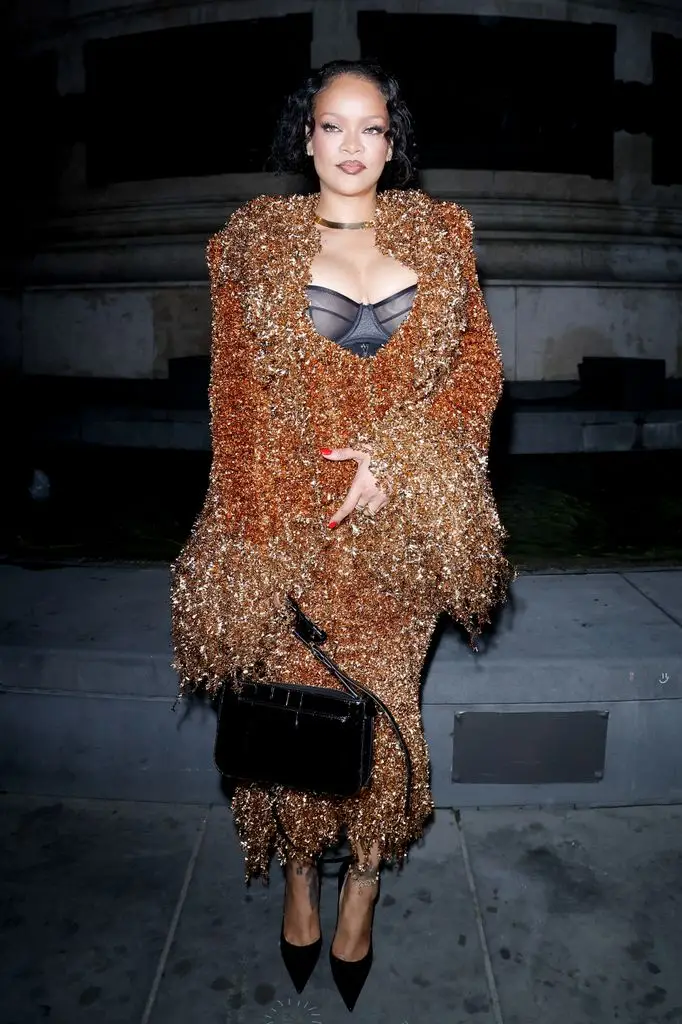 Paris Style Week SS27: the most effective dressed visitors 3 Rihanna Wears Gold Metallic Fringe Jacket and Skirt with Black Bra