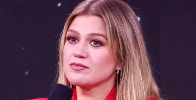 Kelly Clarkson's 12-word secret to getting via her darkest days 10 Kelly Clarkson's 12-word secret to getting through her darkest days