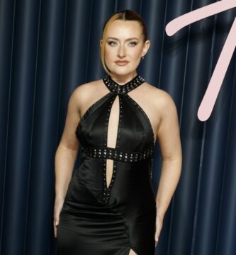 "Amelia Dimoldenberg will finish her common 'Rooster Store Date' sequence" hyperlinks 3 "Amelia Dimoldenberg will end her popular 'Chicken Shop Date' series" links