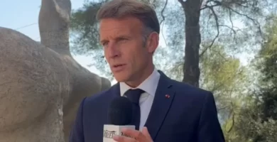Macron calls on YouTube to finance content and warns of a threat to culture