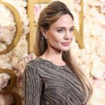 Links “Angelina Jolie Sold Her Los Feliz Home After Dropping the Price”