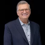 'Undercover Boss' returns to CBS with Drew Carey as host