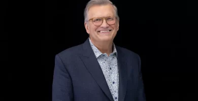 'Undercover Boss' returns to CBS with Drew Carey as host 10 'Undercover Boss' returns to CBS with Drew Carey as host
