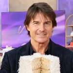 Tom Cruise offers his famous coconut cake to the entire audience during the “Jennifer Hudson Show”