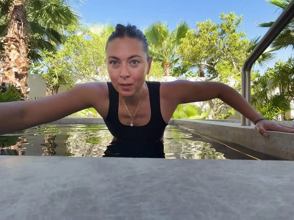 Maria Sharapova Reveals Toned Physique in Uncommon Swimsuit Pictures Throughout Luxurious Ladies' Getaway 1 Maria looks amazing at 39