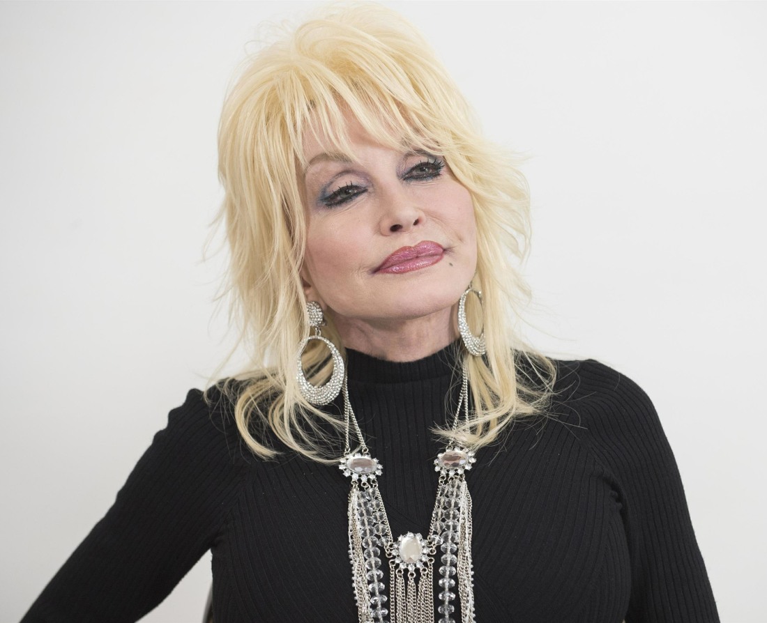 Anna Wintour 'rejected' the concept of having Dolly Parton on the quilt of Vogue 1 BGUS 1413577 009