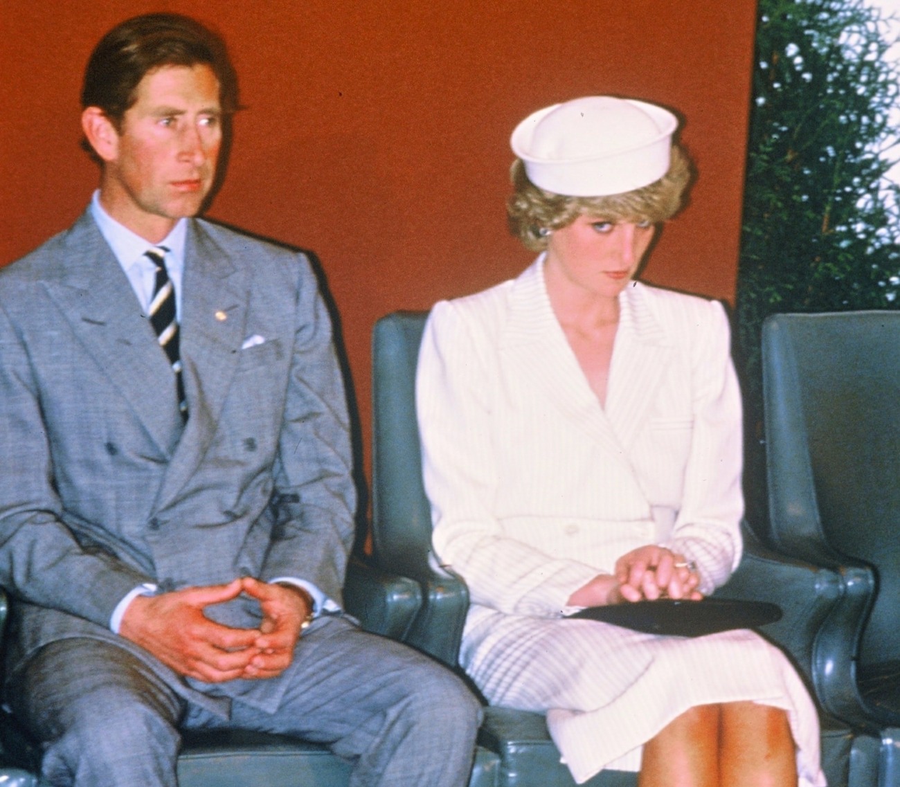 Richard Kay: Why did Charles Spencer embody the assertion "in love together with his valet"? 2 BGUS 2130640 003