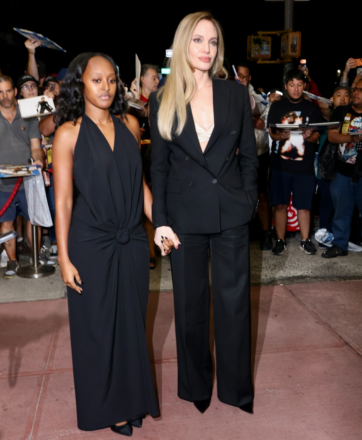 Hyperlinks “Angelina Jolie Bought Her Los Feliz Dwelling After Dropping the Worth” 1 BGUS 3685000 013 2