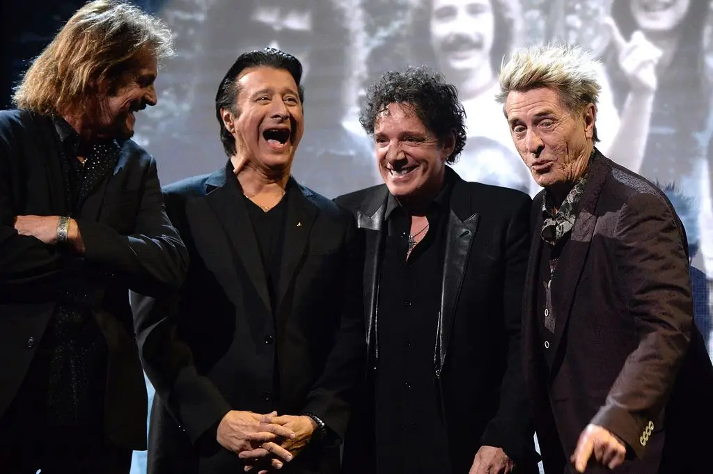 What occurred to Do not Cease Believin' singer Steve Perry? In his solitary life, removed from the highlight 2 Neal Schon, Steve Perry, Ross Valory and Gregg Rolie are together, smiling and laughing on stage.
