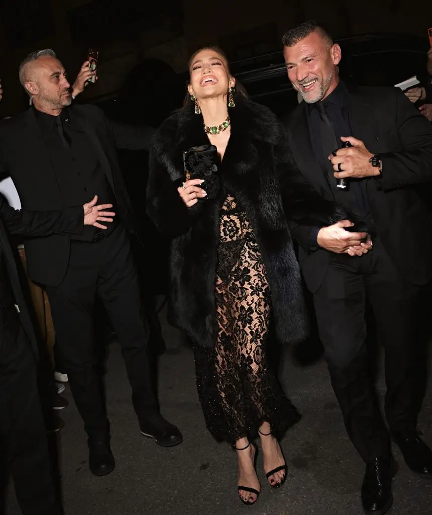 Jennifer Lopez leaves little to the creativeness in a seductive sheer gown 3 Jennifer likes to be bold with her style