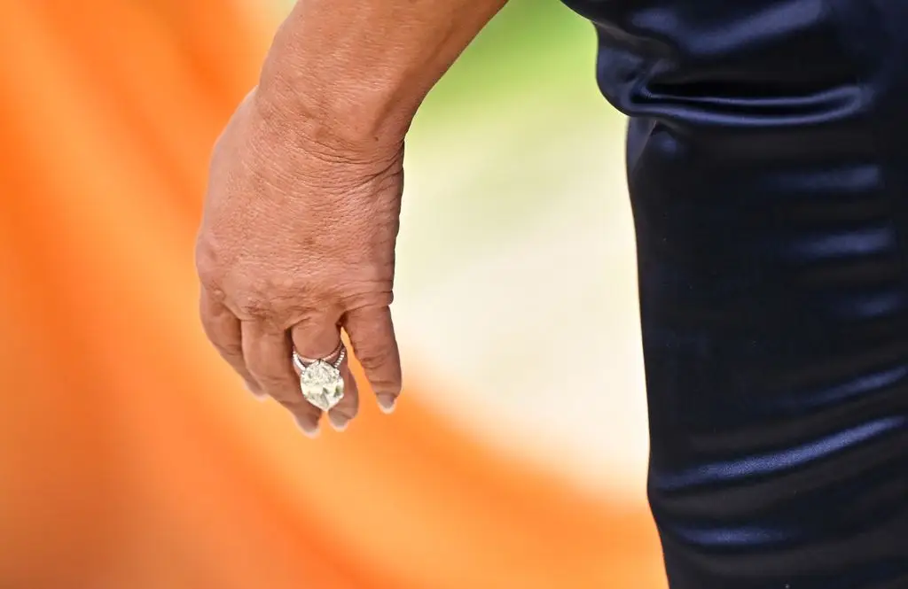 lauren sanchez engagement ring