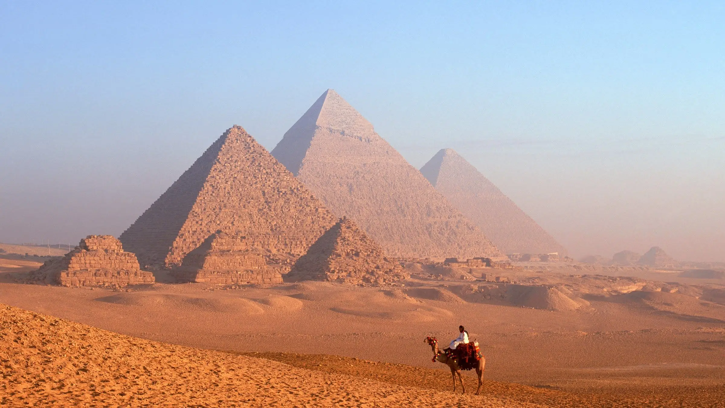 Emily chose to stop in Cairo first to see the pyramids 
