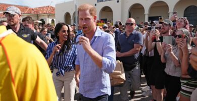 Royalist: Prince Harry and Meghan are nonetheless 'extraordinarily sad', simply within the UK now 19 Royalist: Prince Harry and Meghan are still 'extremely unhappy', just in the UK now