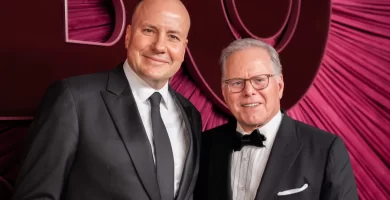 Warner Bros executives acquired $1 billion from Skydance sale 17 Warner Bros executives got $1 billion from Skydance sale