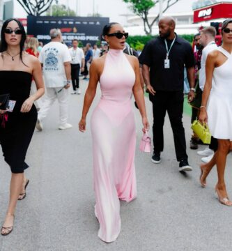 Links “Kim Kardashian wore a pink Alaïa at the Singapore Grand Prix”