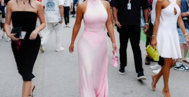 Hyperlinks “Kim Kardashian wore a pink Alaïa on the Singapore Grand Prix” 5 Links “Kim Kardashian wore a pink Alaïa at the Singapore Grand Prix”