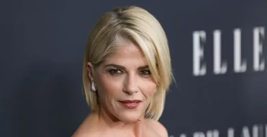 Selma Blair makes emotional first court docket look on theft assault costs 7 Selma Blair makes emotional first court appearance on robbery assault charges