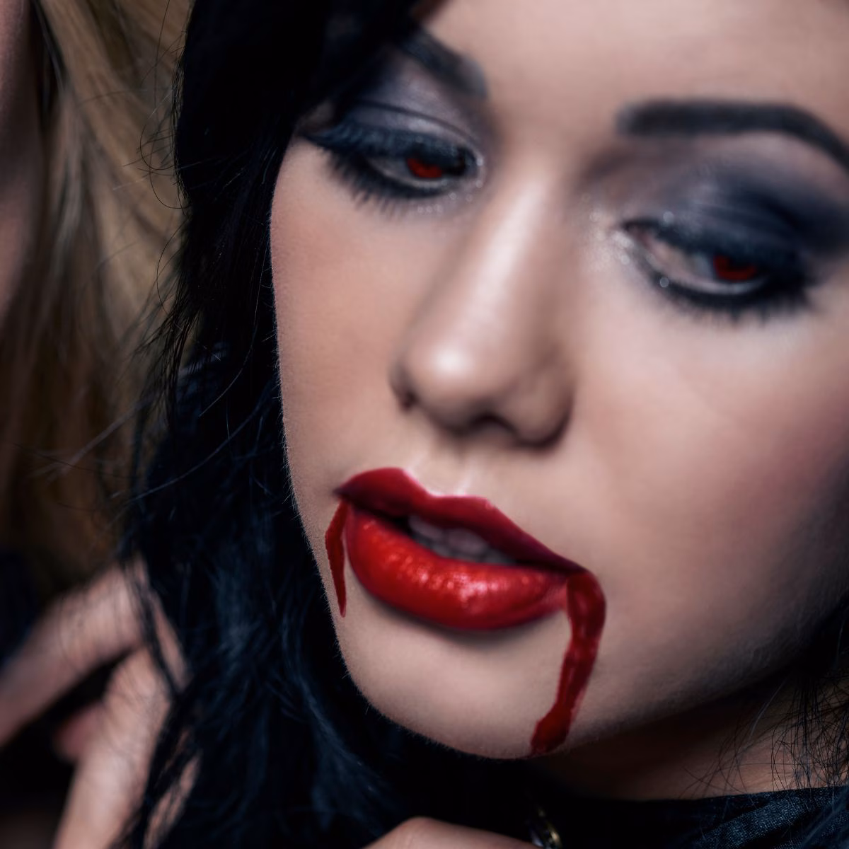You Don't Need a Costume to Look Sexy on Halloween, Just 6 Makeup Tips